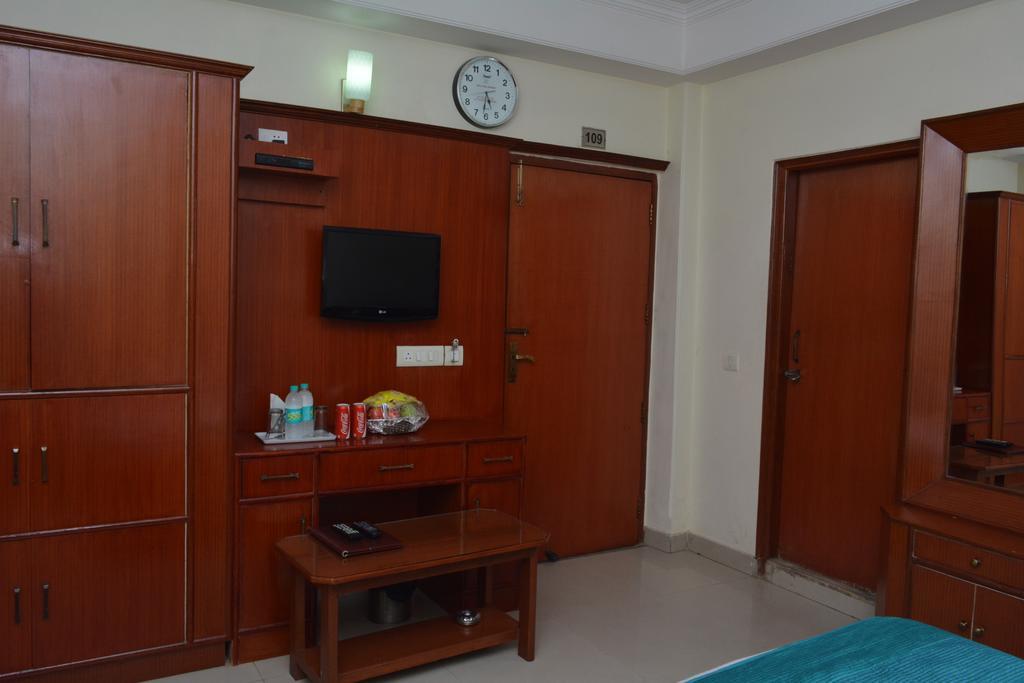 Airport Hotel Vishal Residency New Delhi Eksteriør billede