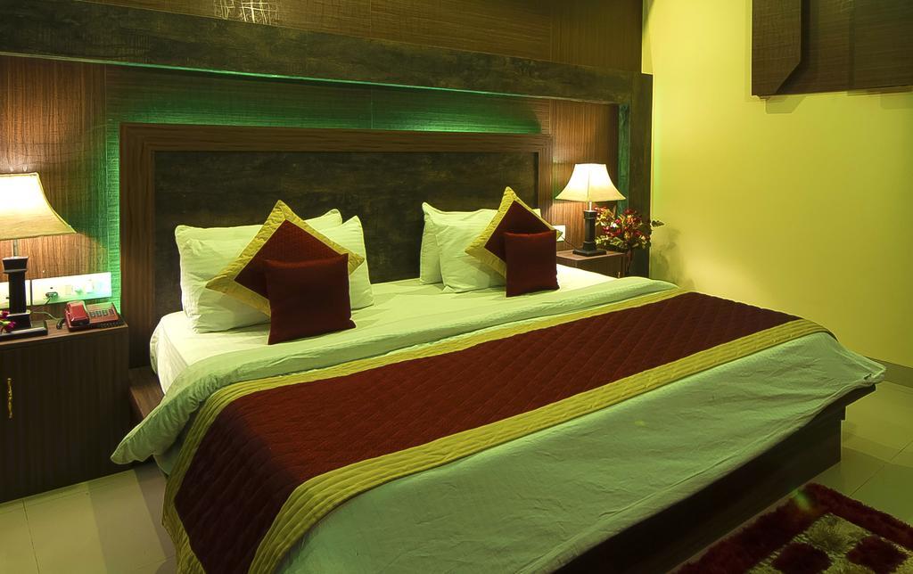 Airport Hotel Vishal Residency New Delhi Eksteriør billede