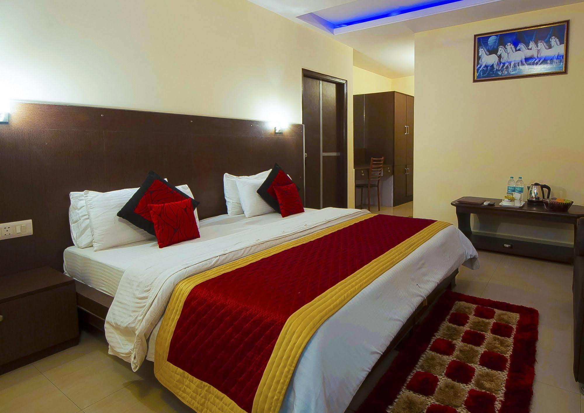 Airport Hotel Vishal Residency New Delhi Eksteriør billede