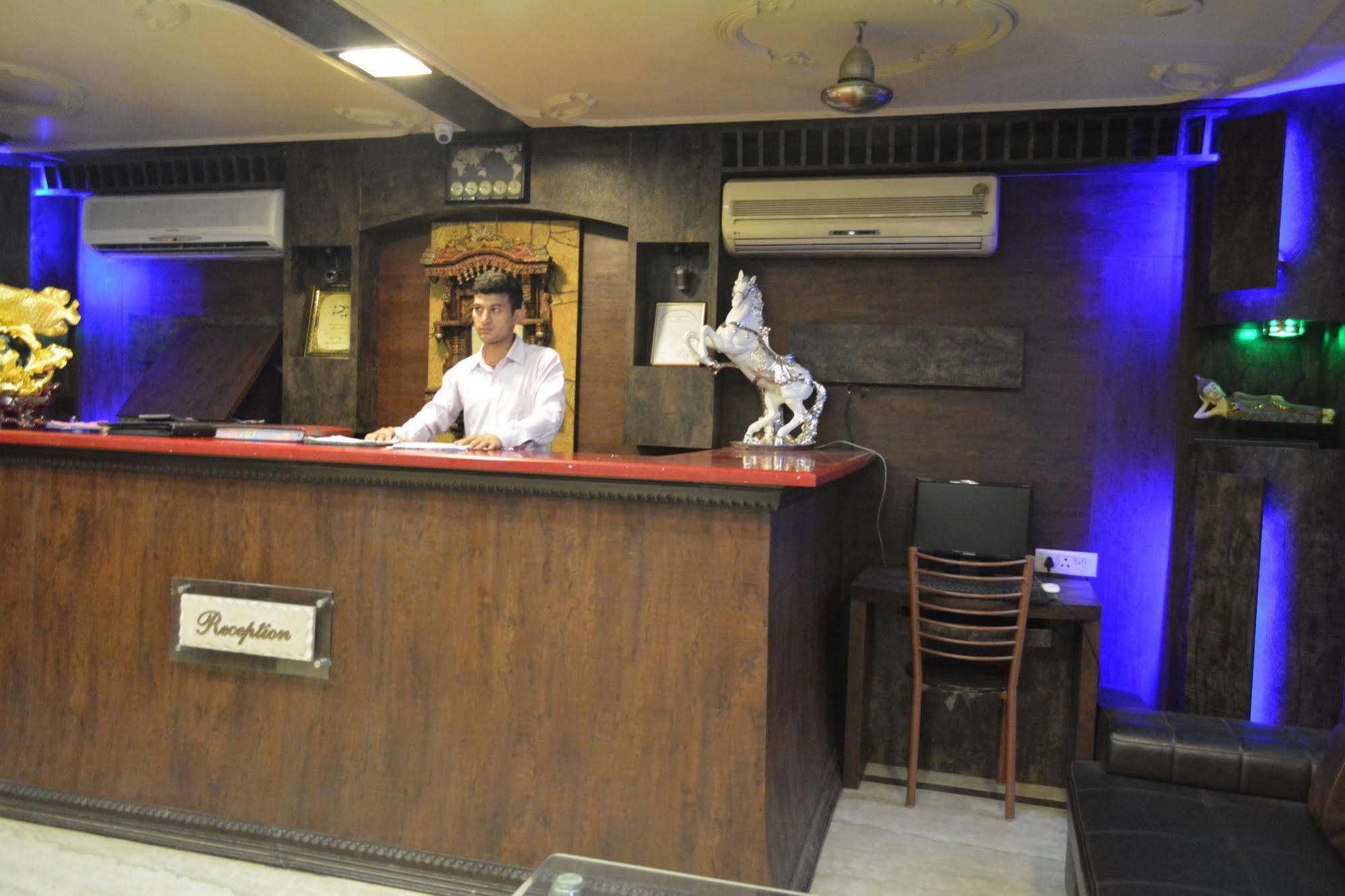 Airport Hotel Vishal Residency New Delhi Eksteriør billede