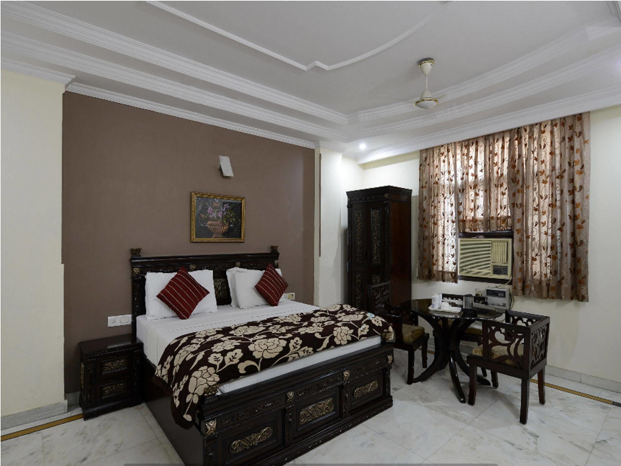 Airport Hotel Vishal Residency New Delhi Eksteriør billede