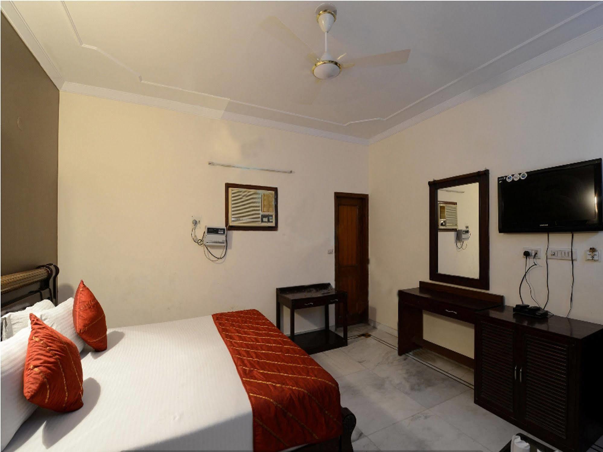 Airport Hotel Vishal Residency New Delhi Eksteriør billede
