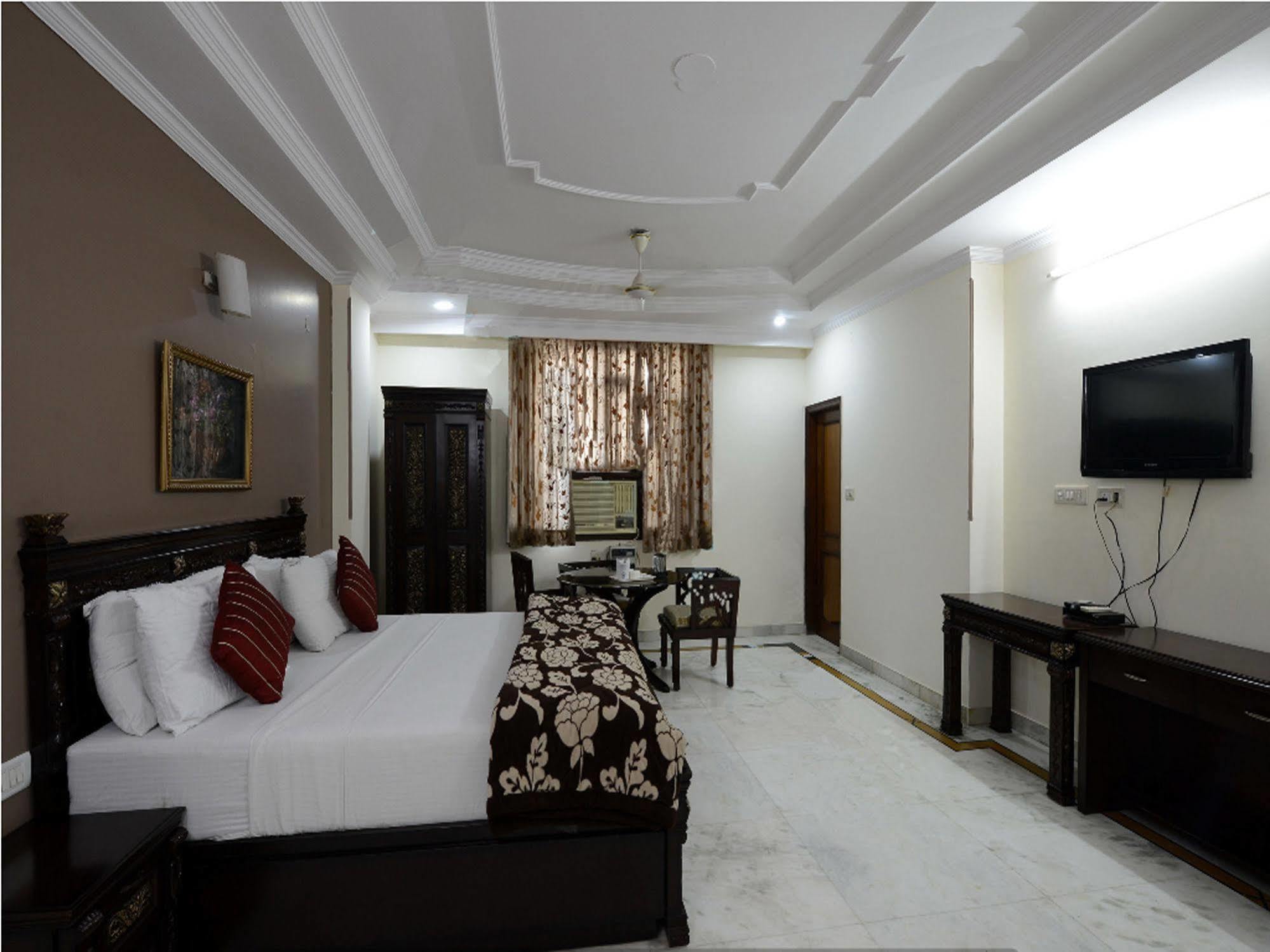 Airport Hotel Vishal Residency New Delhi Eksteriør billede